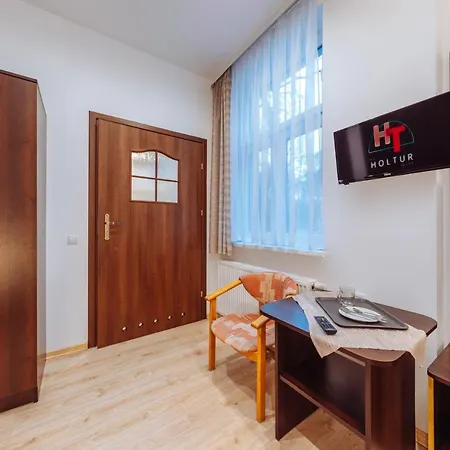 Дерев'яний котедж Holtur - Sanatorium Uzdrowiskowe *